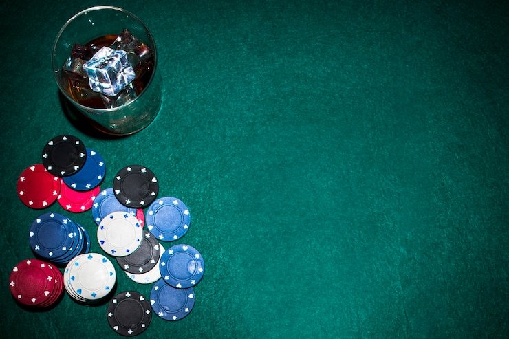 Dealer baccarat membagikan kartu